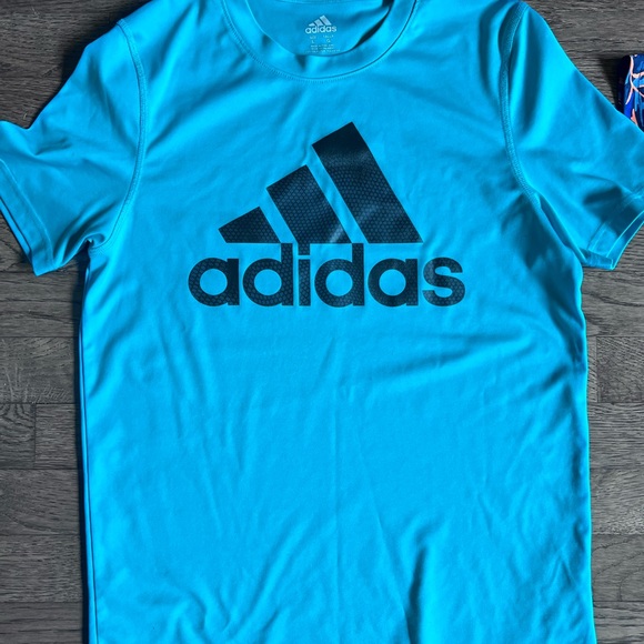 Under Armour, Nike, Adidas Short Sleeve Kids Tee - Picture 2 of 10